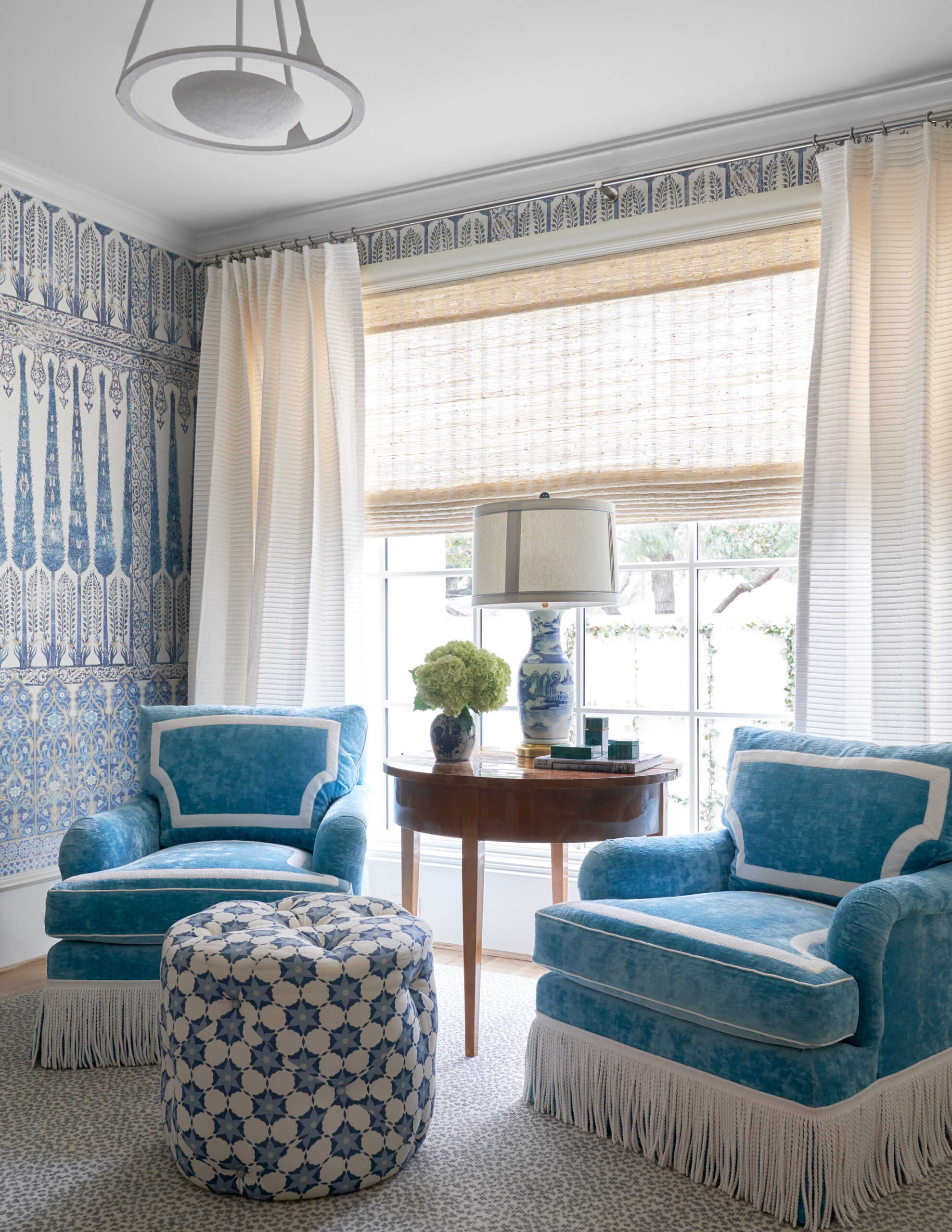 Collins Interiors | Nathan Schroder PhotographyCreating a warm and inviting home doesn’t have to be difficult or costly. With a few simple changes, you can transform any space into a retreat that welcomes you and your guests. Take a look at 6 easy ways to achieve just that!