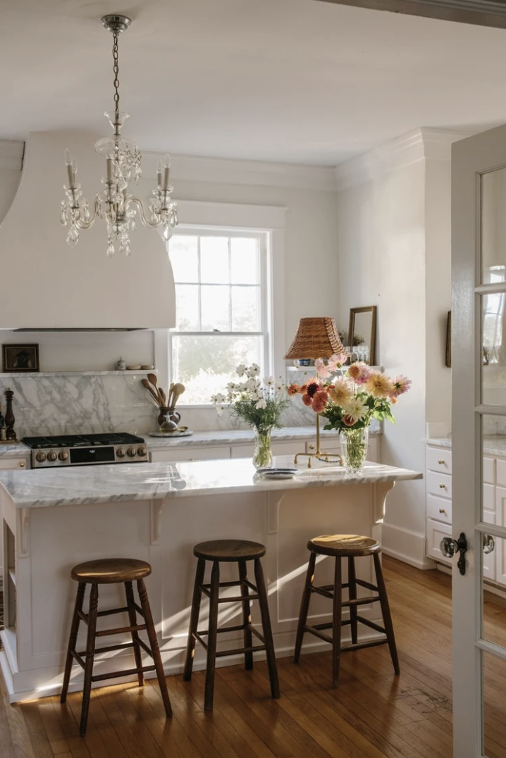 When it comes to kitchens, we spend a lot of time thinking about the usual things. White or stainless appliances? Wood or white cabinets? Wood or tile floors? Beyond the basics, there are so many ways to make the heart of the home warm, welcoming and absolutely you. Take a peek at 10 of our favorite ways to create stylish kitchens! - Carley Summers When it comes to kitchens, we spend a lot of time thinking about the usual things. White or stainless appliances? Wood or white cabinets? Wood or tile floors? Beyond the basics, there are so many ways to make the heart of the home warm, welcoming and absolutely you. Take a peek at 10 of our favorite ways to add style to kitchens! - stylish kitchens - Carley Summers