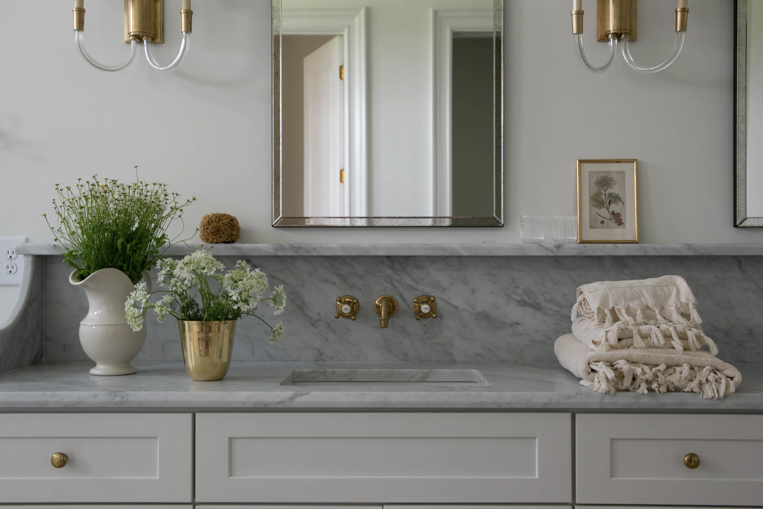 Don't you just love it when you stumble upon scroll-stopping interior design inspiration? That's exactly what happened to us with Carley Summers' work.