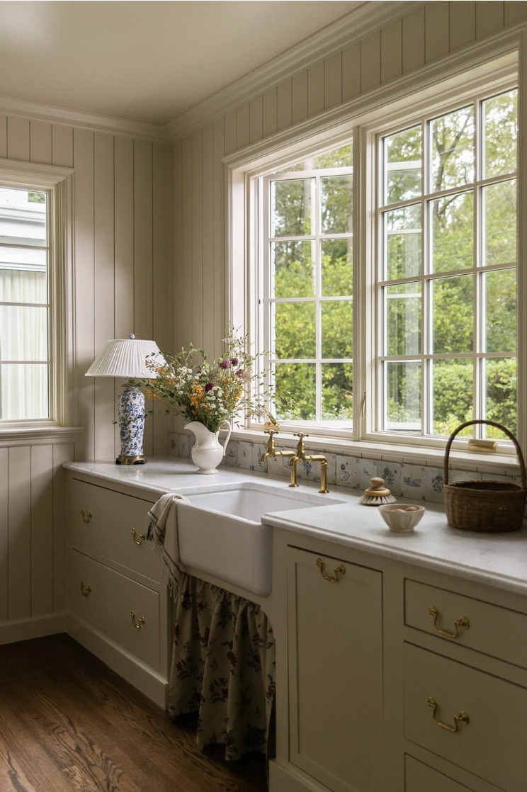 When it comes to kitchens, we spend a lot of time thinking about the usual things. White or stainless appliances? Wood or white cabinets? Wood or tile floors? Beyond the basics, there are so many ways to make the heart of the home warm, welcoming and absolutely you. Take a peek at 10 of our favorite ways to create stylish kitchens! - Carley Summers