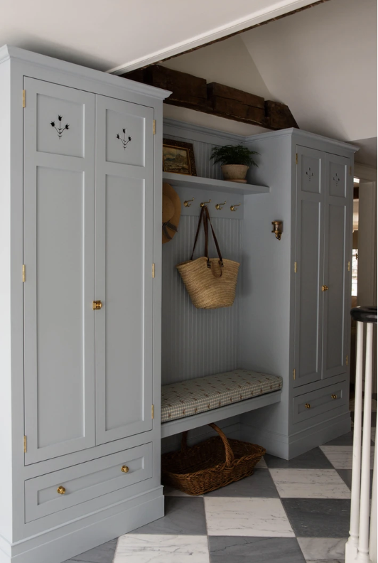 Don't you just love it when you stumble upon scroll-stopping interior design inspiration? That's exactly what happened to us with Carley Summers' work.