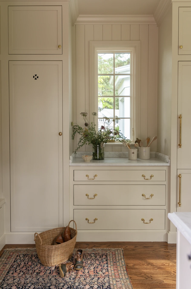 Don't you just love it when you stumble upon scroll-stopping interior design inspiration? That's exactly what happened to us with Carley Summers' work.
