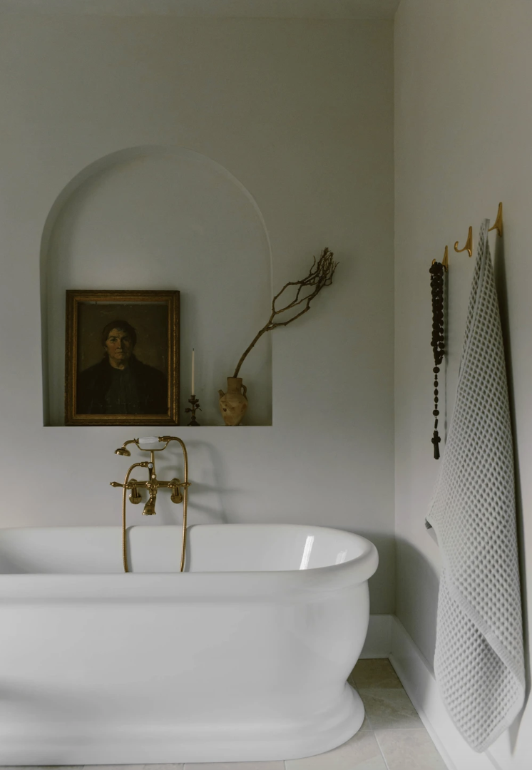 Don't you just love it when you stumble upon scroll-stopping design inspiration? That's exactly what happened to us with Carley Summers' work.