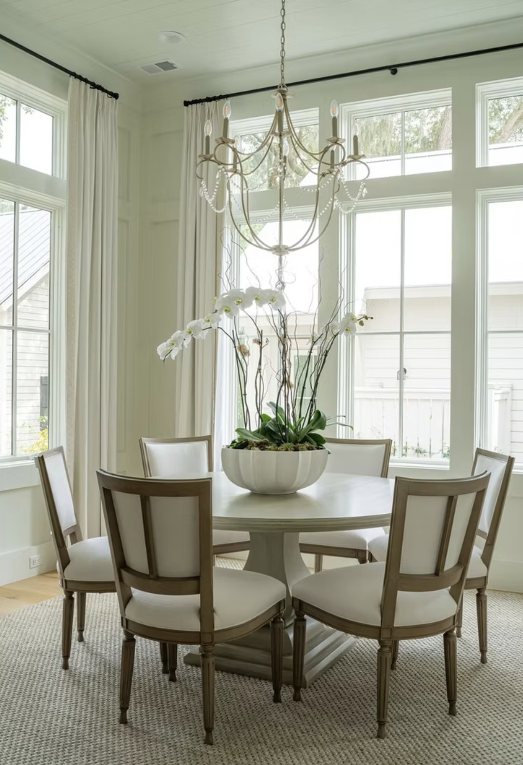 Life–and houses–are all about the details. And no one embraces that philosophy better than Leah Bailey Interiors . From the largest room to the tiniest nook, nothing is overlooked in these stunning home interiors. Kelli Boyd Photography - round dining table