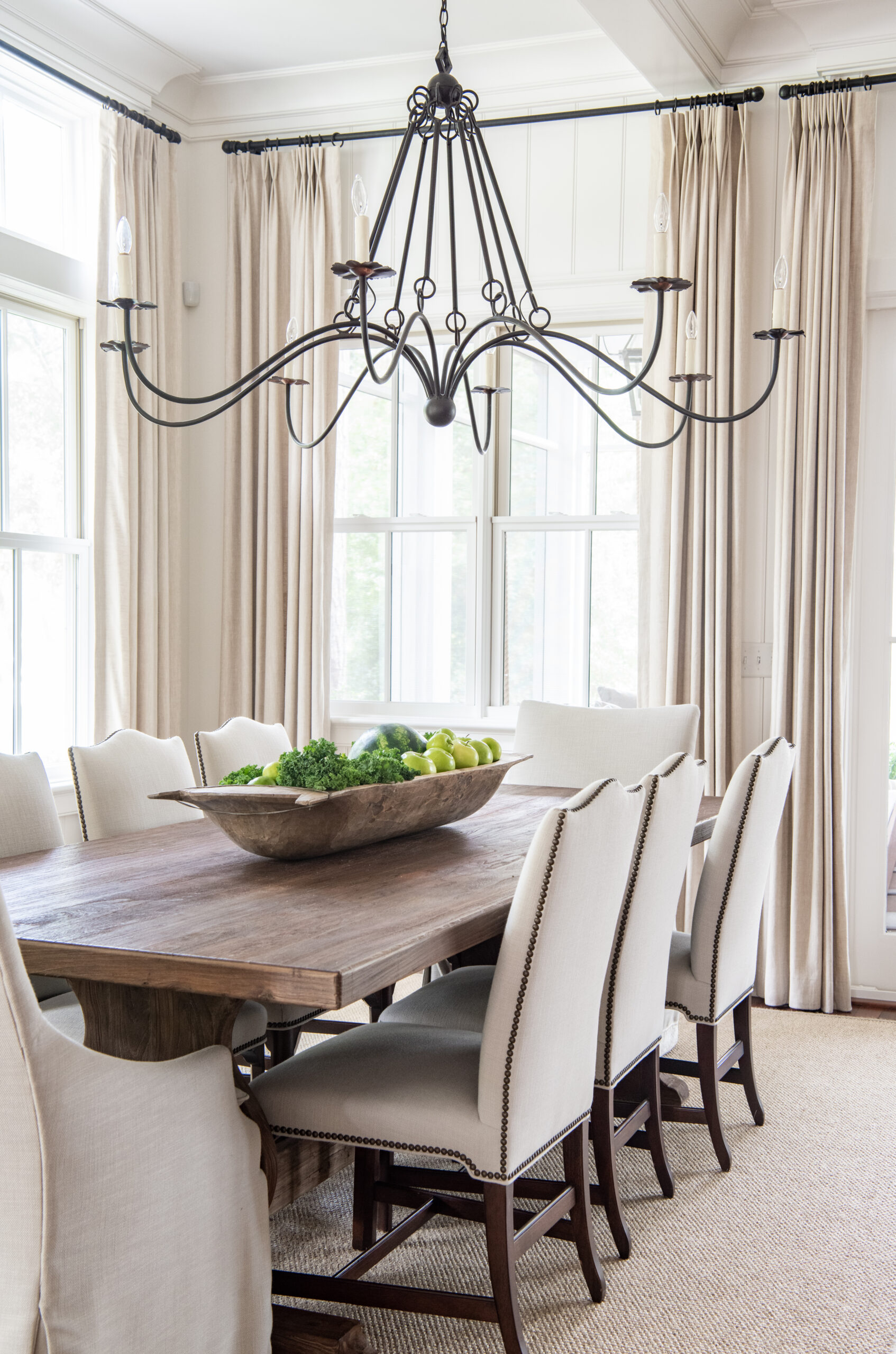 Life–and houses–are all about the details. And no one embraces that philosophy better than Leah Bailey Interiors . From the largest room to the tiniest nook, nothing is overlooked in these stunning home interiors. Kelli Boyd Photography -=dining room with rectangular reclaimed wood table