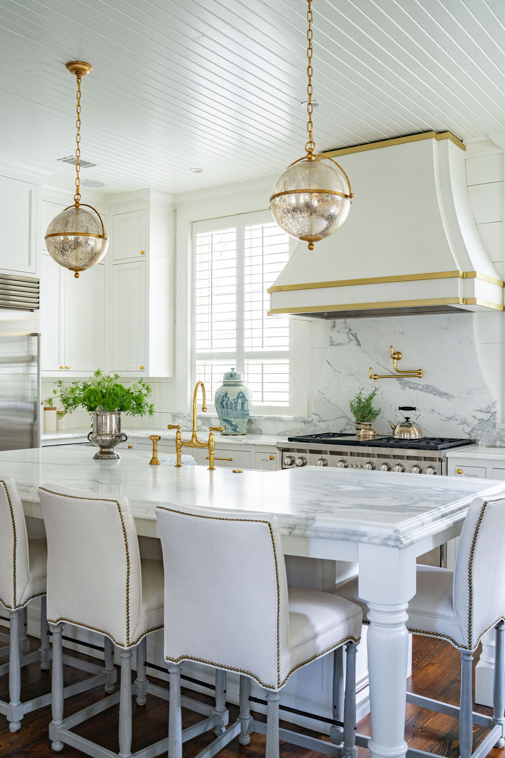 Life–and houses–are all about the details. And no one embraces that philosophy better than Leah Bailey Interiors . From the largest room to the tiniest nook, nothing is overlooked in these stunning home interiors. Kelli Boyd Photography - White kitchen with marble countertops and shiplap ceiling