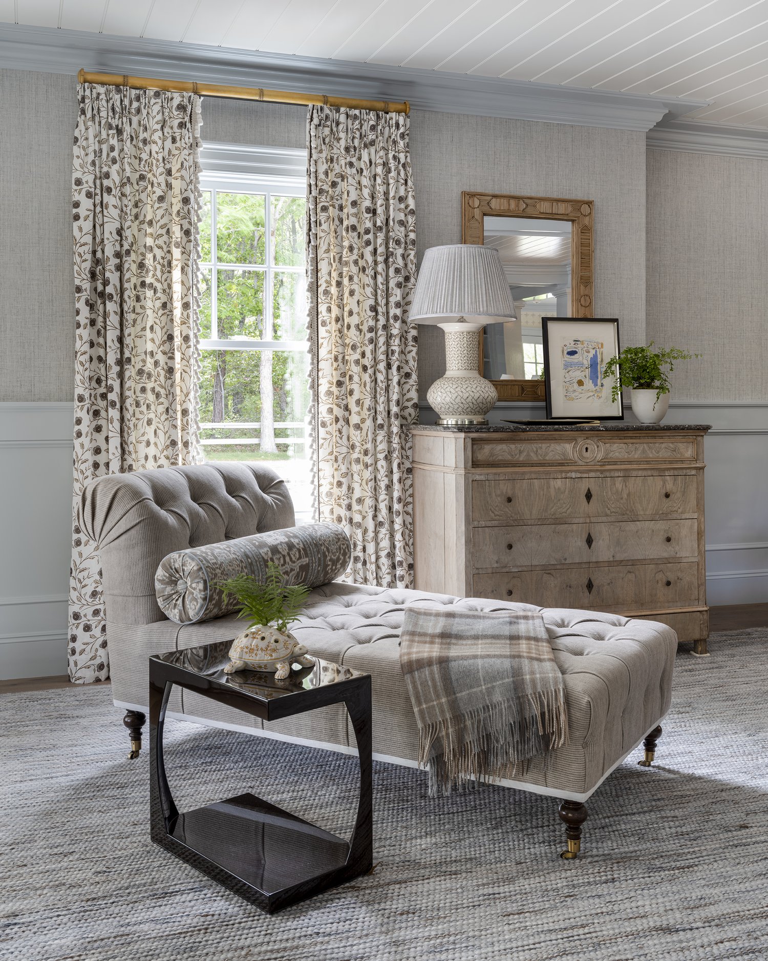 Beautiful living room with a relaxing chaise in the corner - Honey Collins Interiors and Patrick Ahearn Architect - Sarah Winchester Photography