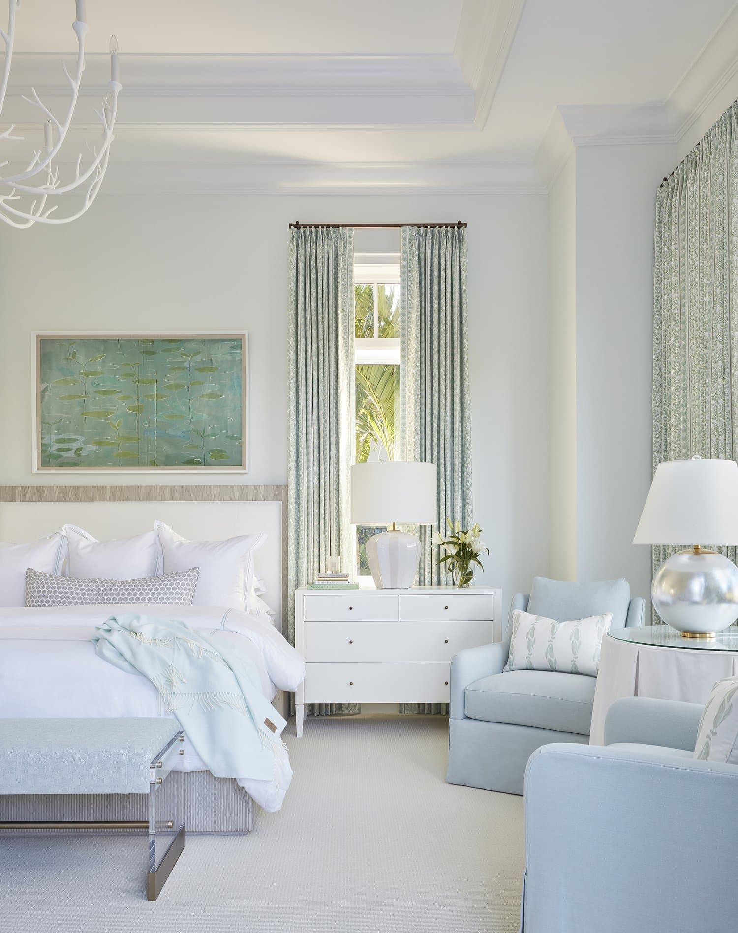Lighting isn’t just about illuminating a room, it’s the jewelry for your home. The best statement lighting can transform any space and elevate your home design. But with endless choices, how do you pick the right one? Here’s your guide to choosing the perfect fixture for every room- Kara Miller Designs | Brantley Photography