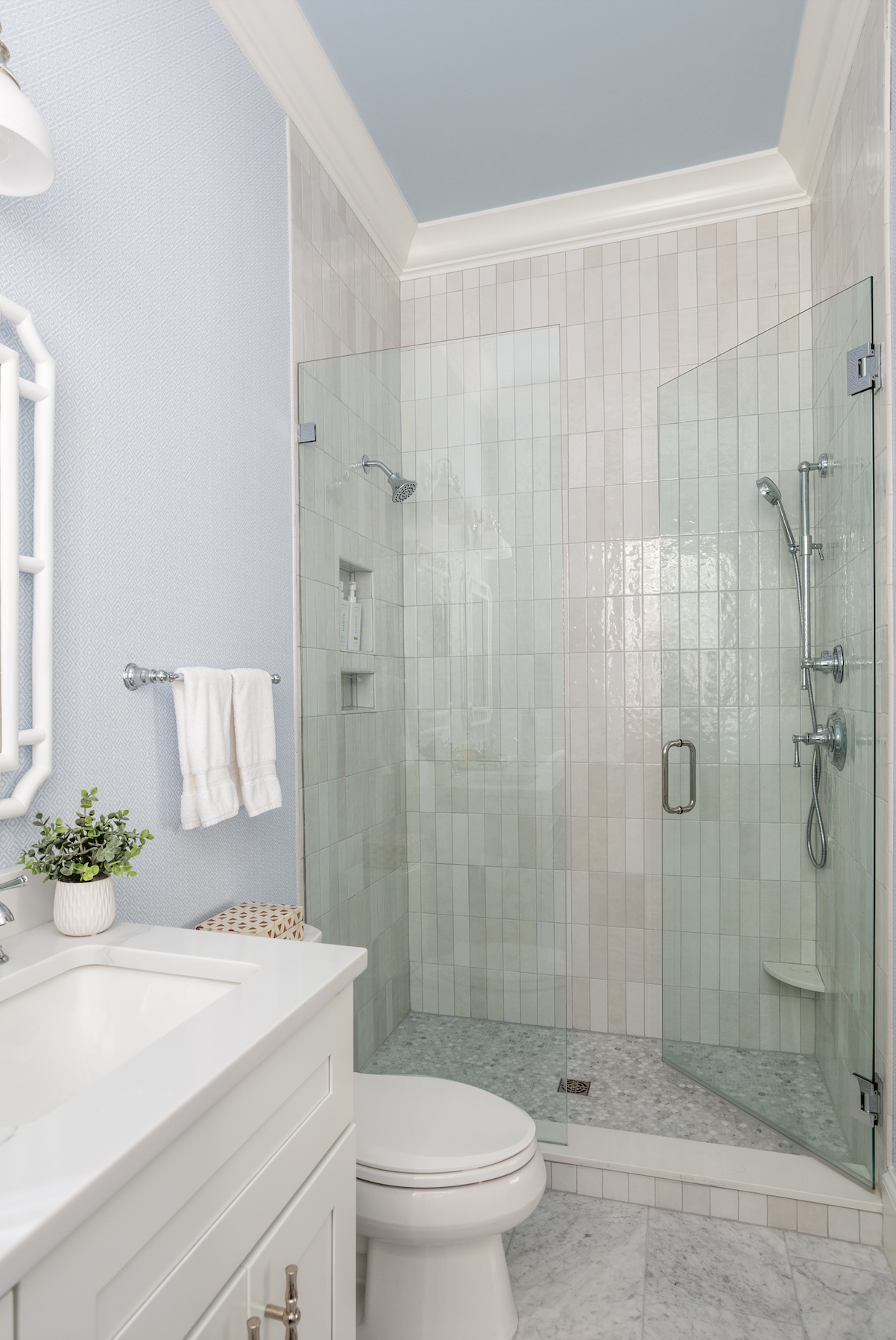 This home designed by the talented KMG Design Studio is everything a home for a young family should be!  Upon entering, you’re welcomed by a fresh atmosphere that breathes life into every corner. The design seamlessly marries functionality with aesthetic appeal, creating a space that not only looks stunning but also feels incredibly livable. Stylist: @jvdesignstyle Instagram: @kmg_designstudio Website: kmgdesign-studio.com Photographer: @julialynnphotography