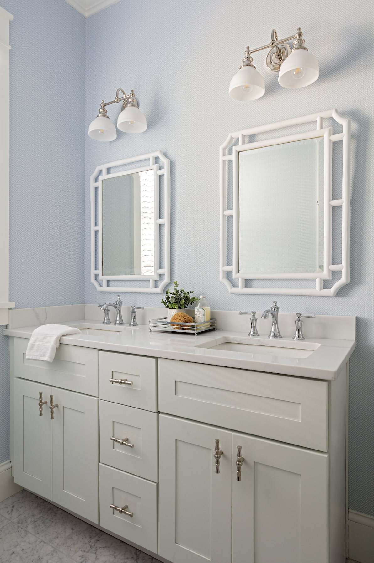 This home designed by the talented KMG Design Studio is everything a home for a young family should be!  Upon entering, you’re welcomed by a fresh atmosphere that breathes life into every corner. The design seamlessly marries functionality with aesthetic appeal, creating a space that not only looks stunning but also feels incredibly livable. Stylist: @jvdesignstyle Instagram: @kmg_designstudio Website: kmgdesign-studio.com Photographer: @julialynnphotography