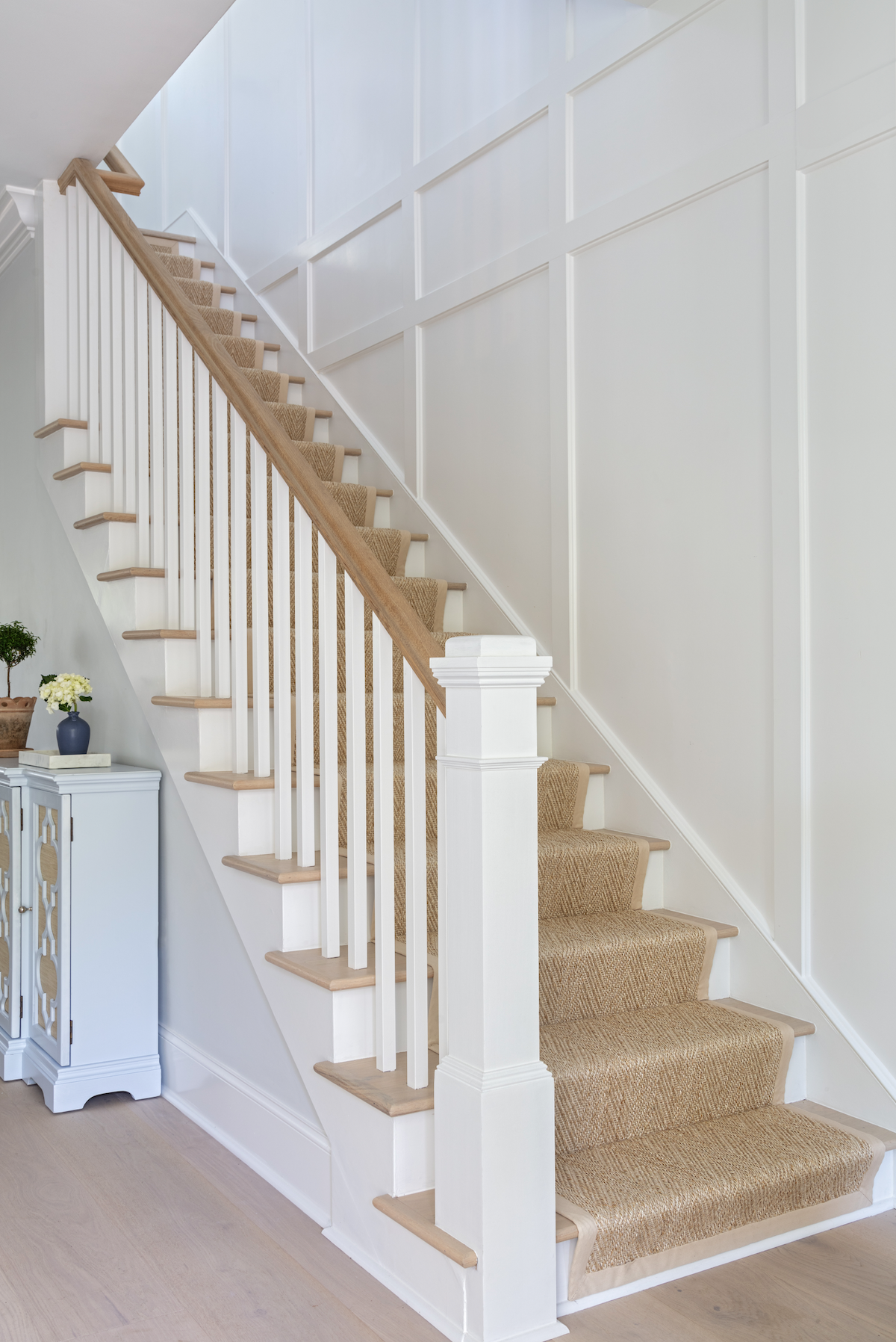  This home designed by the talented KMG Design Studio is everything a home for a young family should be!  Upon entering, you’re welcomed by a fresh atmosphere that breathes life into every corner. The design seamlessly marries functionality with aesthetic appeal, creating a space that not only looks stunning but also feels incredibly livable. Stylist: @jvdesignstyle Instagram: @kmg_designstudio Website: kmgdesign-studio.com Photographer: @julialynnphotography