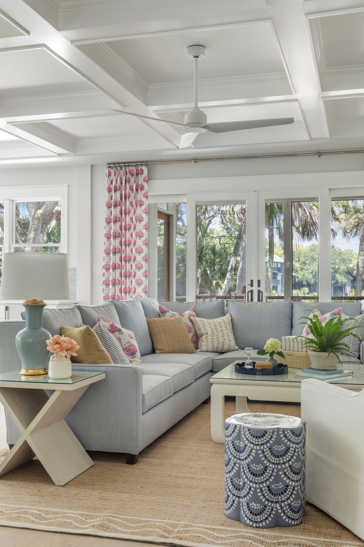  This stylish and fun family home designed by the talented KMG Design Studio is everything a home for a young family should be!  Upon entering, you’re welcomed by a fresh atmosphere that breathes life into every corner. The design seamlessly marries functionality with aesthetic appeal, creating a space that not only looks stunning but also feels incredibly livable. Stylist: @jvdesignstyle Instagram: @kmg_designstudio Website: kmgdesign-studio.com Photographer: @julialynnphotography