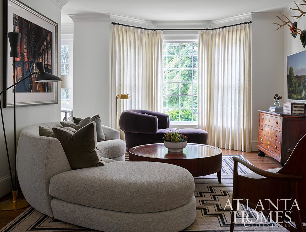 This gorgeous Atlanta home by revamped by architect T. Blake Segars and designer Phoebe Howard is the right combination of old meets new, - Emily Followill Photography