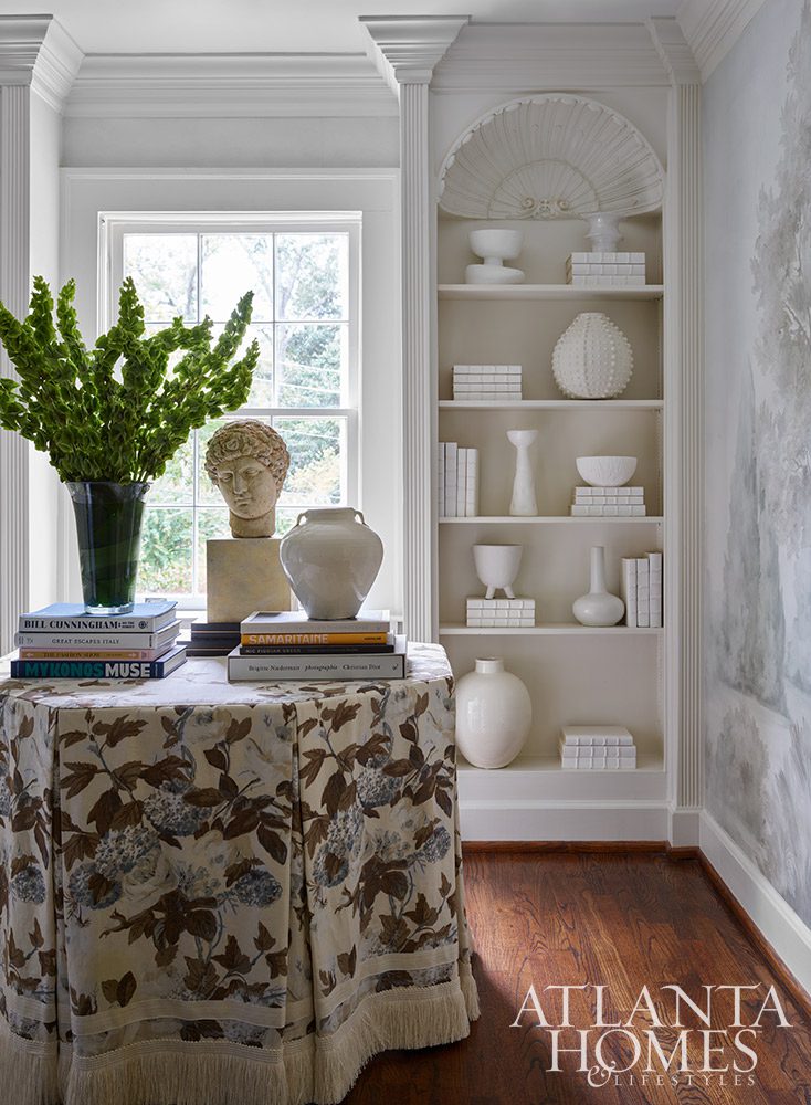 This gorgeous Atlanta home by revamped by architect T. Blake Segars and designer Phoebe Howard is the right combination of old meets new, - Emily Followill Photography