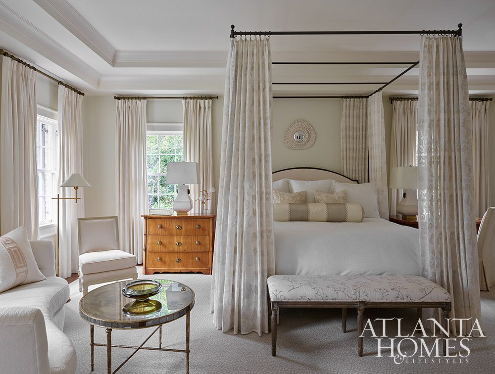 This gorgeous Atlanta home by revamped by architect T. Blake Segars and designer Phoebe Howard is the right combination of old meets new, - Emily Followill Photography