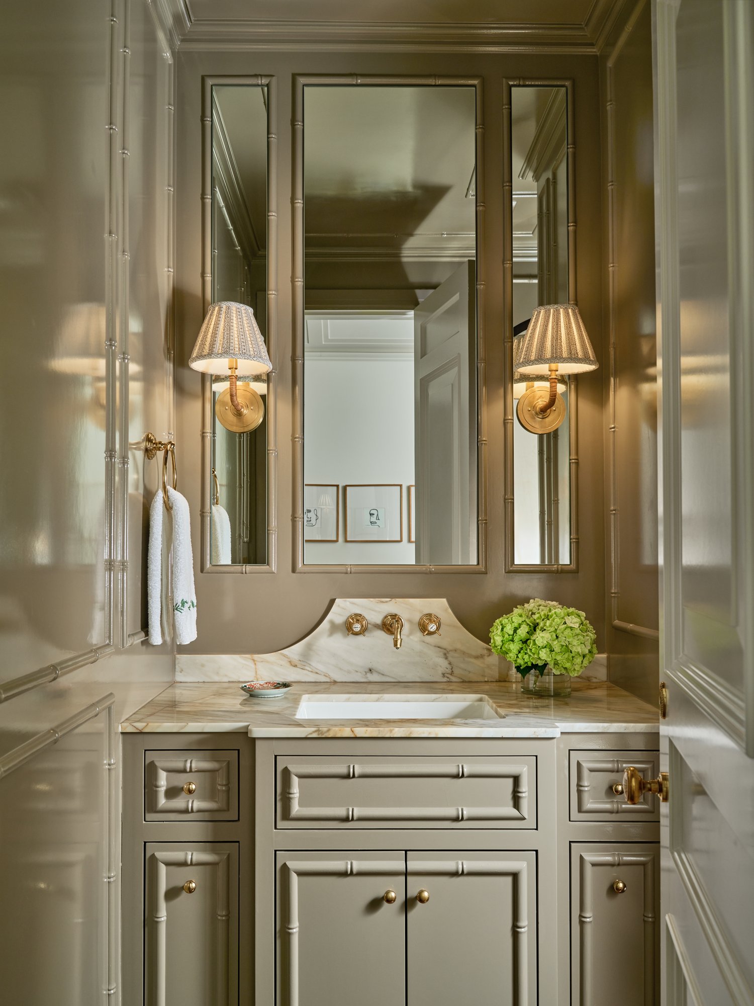 If there’s one design trend that’s sweeping through homes, it’s color drenching—and it’s a look that feels both daring and utterly timeless.Imagine walking into a room where the walls, trim, ceiling, and even the furniture are bathed in a single, sumptuous hue. It’s not just a splash of color, it’s an immersive experience, and the perfect way to wrap a room in warmth, charm, and fearless flair -Jenkins Interiors | Nathan Schroder Photography