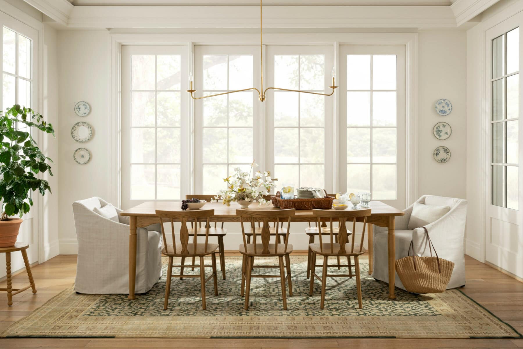  We absolutely adore the beautiful designs of Studio McGee–and husband/wife team Syd and Shea McGee.  With a signature style that seamlessly blends classic and contemporary elements, their work has become synonymous with elegant and approachable design. Lovve the dining room with the linear visual comfort light fixture
