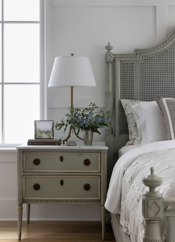 Now, we're back with another stylish home from this talented team that is one for the books, one that speaks to the very heart of the chic gorgeousness and soothing yet utterly chic simplicity that we're always hoping to achieve. Photographed by Heather Ison  Styled by Ashley Hotham Cox